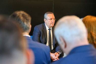 Nicolae Ciucă, după întâlnirea cu miniştrii PNL: Susţinem ca românii să beneficieze de preţuri mai mici la alimentele de bază, am cerut specialiştilor partidului să urmărească şi să se asigure că a fost discutat în detaliu cu toţi actorii de pe lanţ