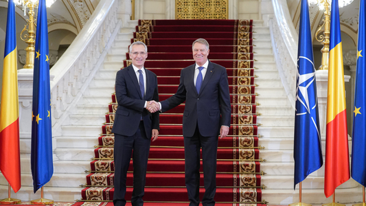 Preşedintele Klaus Iohannis l-a felicitat pe Jens Stoltenberg pentru prelungirea mandatului la conducerea NATO