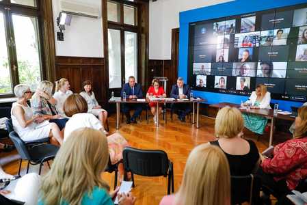 Nicolae Ciucă: Organizaţia Femeilor Liberale are potenţialul de a aduce schimbări majore în societate şi de a crea politici care sprijină familiile din România / Trebuie să ne deschidem uşile către membri noi, să încurajăm competiţia