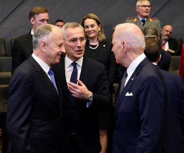 Geoană, după prelungirea mandatuluii lui Jens Stoltenberg: Am avut de gestionat situaţii fără precedent în istoria recentă a Alianţei /  Vom continua să lucrăm împreună şi pentru succesul Summit-ului din Washington, când NATO va împlini 75 de ani