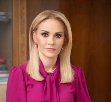 UPDATE - Ancheta DIICOT de la centrele pentru vârstnici - Firea: Se încearcă intimidarea mea, scoaterea din viaţa politică! E evident o campanie orchestrata împotriva mea ca om, ministru şi candidat la Primăria Capitalei / Ce spune despre sora sa

