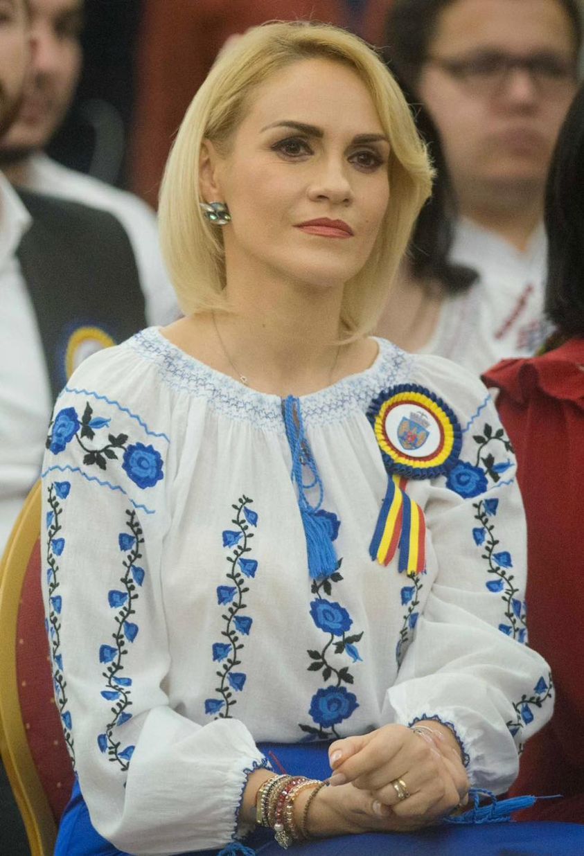 Gabriela Firea: Am decis, cu mare regret, dar hotărâtă şi cu fruntea sus, să plec din Guvernul României. Plec pentru moment şi din funcţia de Preşedinte al PSD Bucureşti / Sunt complet nevinovată, obiectivul, să nu mai intru în cursa pentru Primărie