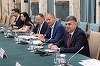 Premierul Marcel Ciolacu, după întâlnirea cu primarii de municipii: Sunt un adept al descentralizării fondurilor europene către administraţia locală, iar în săptămânile următoare vom lua decizii concrete care să producă efecte vizibile în acest sens!