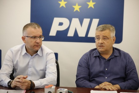 Senatorul Vlad Pufu (PNL) îl acuză pe primarul PSD din Buzău că refuză amplasarea de noi puncte pentru strângerea de semnături privind testarea legumelor din pieţe, pentru motive care nu intră în atribuţiile edilului