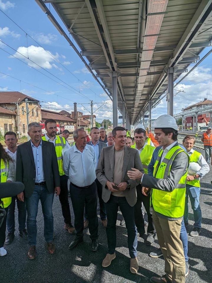 Ministrul Transporturilor solicită ”o mai bună mobilizare” pentru finalizarea lucrărilor pe lina de cale ferată Gurasada – Simeria în 2024