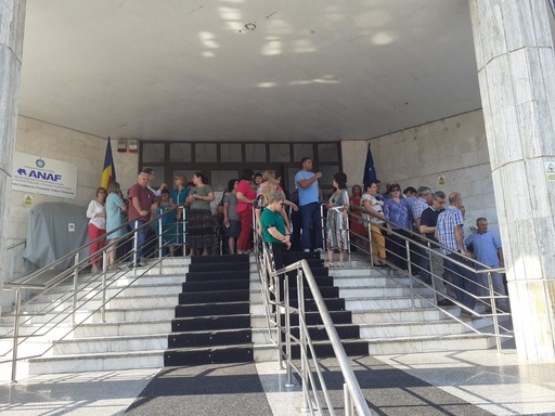 Boloş, despre protestul celor de la Finanţe: Este îndreptăţit din punct de vedere al salarizării, pentru că sunt cu grilele de salarizare rămase în urmă / Proiectul de ordonanţă nu îi afectează pe cei cu venituri mici

