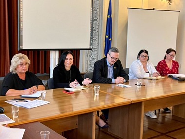 Ministrul Muncii, consultări cu partenerii sociali ”pentru o lege a salarizării cât mai echitabilă şi sustenabilă” / Simona Bucura Oprescu: Avem nevoie de norme clare şi cât mai apropiate de nevoile fiecărei familii ocupaţionale

