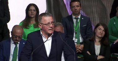 Fostul ministru Adrian Oros, despre Ciolacu: Un băieţaş gonflat de scribi bine plătiţi şi protejat de băieţii deştepţi, ajutat să-şi elimine adversarii din partid, adversari care, culmea, aveau şi avantajul nedrept al bacalaureatului