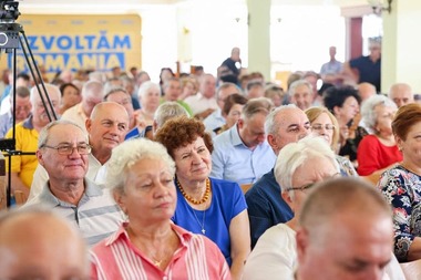 PNL, la finalul Şcolii de vară a Seniorilor Naţional Liberali: Grija PNL pentru seniori s-a concretizat, de fiecare dată, prin măsuri şi politici dedicate. Sub guvernările liberale, pensiile au fost mărite de trei ori, cu o creştere totală de 41%