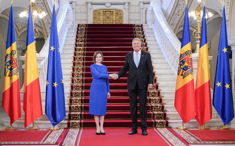 Klaus Iohannis: Foarte bună discuţie cu Preşedinta Maia Sandu în marja Summitului Iniţiativei celor 3 Mări privind progresul integrării în UE