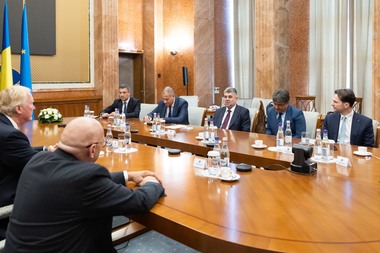 Premierul Marcel Ciolacu, întâlnire cu CEO-ul companiei NuScale Power, John Hopkins: Guvernul României susţine implementarea tehnologiei reactoarelor modulare de mici dimensiuni
