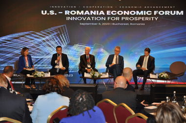 Ministrul Ştefan Radu Oprea: România poate fi lider regional, având un rol vital în cadrul Iniţiativei Trei Mări, care îşi propune să îmbunătăţească conectivitatea, securitatea energetică şi dezvoltarea economică în Europa Centrală şi de Est