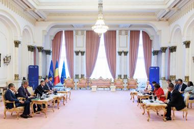 Prim-ministrul Marcel Ciolacu, discuţie cu reprezentanţii băncilor de dezvoltare despre oportunitatea de colaborare în vederea operaţionalizării viitoarei Bănci de Investiţii şi Dezvoltare SA
