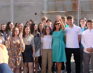 UPDATE - Carmen Iohannis, la începutul anului şcolar: Ne dorim să avem răbdare unii cu alţii, comunicare bună, perseverenţă şi multă bucurie. Legile învăţământului ne vor aduce bucurie / Zbor înalt spre visuri împlinite!  - FOTO, VIDEO