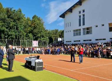Primarul din Suceava a participat la deschiderea anului şcoar în 17 unităţi din oraş / Ion Lungu: Am facut apel la colaborarea tuturor factorilor implicaţi în educarea copiilor: şcoală-familie-biserică-autoritatea publică locală

