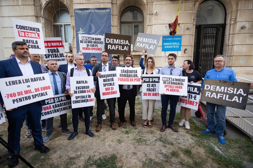 Protest USR la Ministerul Sănătăţii / Alexandru Rafila, chemat să explice în Parlament tăierea banilor din PNRR pentru spitale