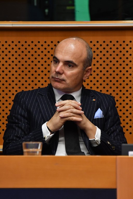 Simonis: Rareş Bogdan este om de presă mai degrabă decât un politician / Are multe păreri şi dese, dar se ţine foarte puţin de ele până la capăt / Agreează 95% din propunerile prezentate în coaliţie

