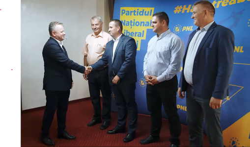 Patru primari PSD din judeţul Gorj au trecut la PNL - FOTO, VIDEO
