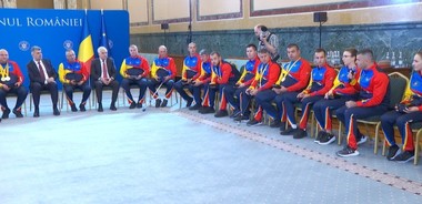 Premierul Marcel Ciolacu a primit la Palatul Victoria echipa care a reprezentat România la Jocurile Invictus desfăşurate la Düsseldorf, în Germania: Veţi primi tot sprijinul pentru a continua această activitate fiindcă daţi un exemplu