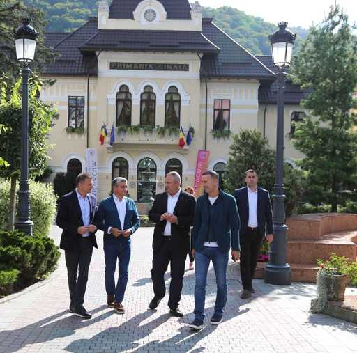 Ciucă: În proiectele sale de dezvoltare a oraşului, primarul din Sinaia Vlad Oprea are toată susţinerea autorităţilor judeţene şi naţionale / Spitalul Orăşenesc Sinaia va fi gata anul viitor