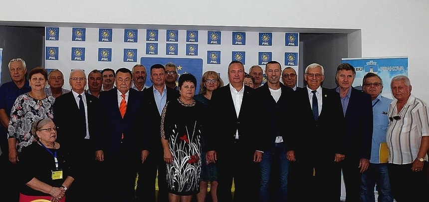 Nicolae Ciucă, la Adunarea Organizaţiei Seniorilor Liberali Prahova: Le-am transmis celor prezenţi că PNL va continua să îi susţină şi să le apere interesele