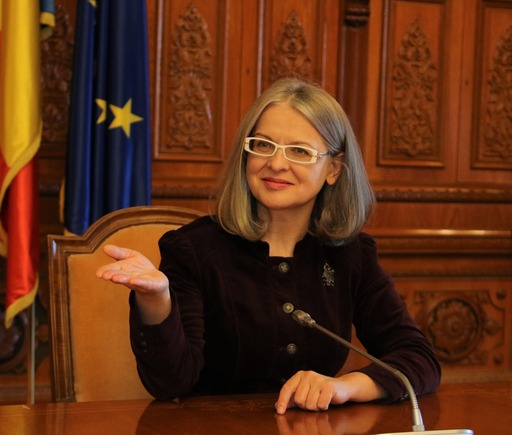 UPDATE - Fosta soţie a lui Dumitru Buzatu s-a revoltat: “Aştept explicaţie statutară şi legală pentru suspendarea mea din partid” - surse  / Creţu: Sunt memoria vie a acestui partid. Nu sunt rudă cu cel suspectat.Deja avem o victimă, fiul meu