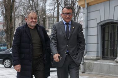 Paul Stănescu, despre prinderea în flagrant a lui Dumitru Buzatu: Când am văzut ştirile, nu îmi venea să cred. Foarte dezamăgit. Nu am crezut că un om de 68 de ani poate să facă asemenea lucru Asta e! În rest, e fără cuvinte
