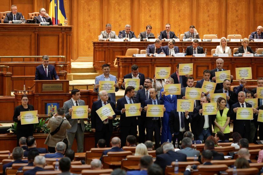 UPDATE - Parlamentul s-a reunit pentru asumarea răspunderii Guvernului pe pachetul de măsuri fiscale - Ciolacu: De astăzi, s-a terminat cu dubla măsură! S-a terminat cu privilegiile la stat! S-a terminat cu excepţiile din mediul privat! - FOTO / VIDEO