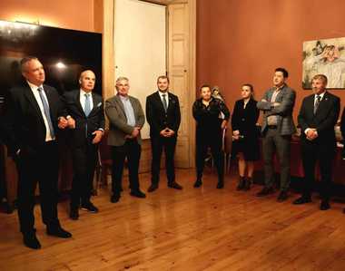 Nicolae Ciucă le-a transmis românilor stabiliţi în Irlanda că guvernanţii îmbunătăţesc constant procedurile administrative din ţară şi din relaţia directă cu ei