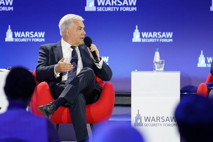 Angel Tîlvăr, întâlnire cu omologul sloven / S-a discutat despre identificarea unor oportunităţi concrete de aprofundare a cooperării militare, atât în context regional, cât şi în cadrul NATO sau UE