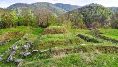 Camera Deputaţilor a adoptat un proiect care vizează Cetăţile dacice din Munţii Orăştiei înscrise pe lista patrimoniului mondial UNESCO / Legea merge la promulgare