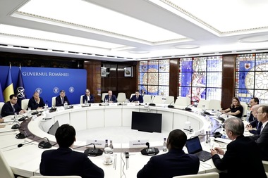Premierul Ciolacu, după întâlnirea cu delegaţia FMI: Pentru reducerea cheltuielilor bugetare şi combaterea evaziunii fiscale, digitalizarea ANAF în ritm accelerat este prioritate naţională