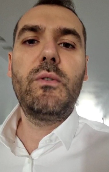 USR Bucureşti: Viceprimarul Sectorului 3 Lucian Judele, împiedicat să verifice sesizările privind lucrările de la Şcoala Mexic / Directorul a încercat să îl închidă în baia şcolii, ceea ce poate fi calificat ca sechestrare, potrivit Codului penal