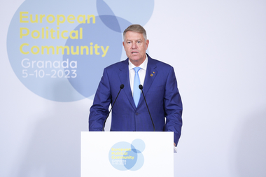 Iohannis, întrebat despre decizia CCR pe legea interzicerii cumulului pensiei cu salariul: Haideţi că discutăm aceste chestiuni acasă, în România. Aici discutăm despre chestiuni mai europene