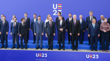Extinderea Uniunii şi pregătirea sa pentru primirea de noi membri, discutată la reuniunea informală a Consiliului European / Iohannis a evidenţiat că extinderea spaţiului Schengen, prin aderarea României cât mai curând, va transmite un semnal de unitate