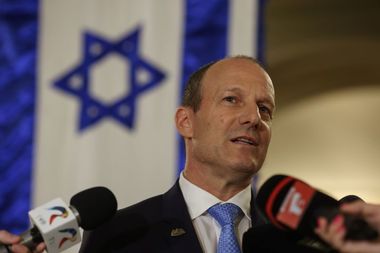 Ambasadorul Israelului la Bucureşti: Suntem încurajaţi de această puternică susţinere care vine din România. Suntem foarte hotărâţi să ne apărăm / Avem un sistem sofisticat de alarmare a populaţiei / Nu cred că Hamas sunt interesaţi de vreun dialog