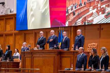 Nicolae Ciucă: Statul Israel şi poporul israelian traversează vremuri grele. În semn de solidaritate, am propus ca steagul Israelului să fie proiectat pe clădirea Palatului Parlamentului şi în această seară. Suntem alături de Israel şi cetăţenii săi!