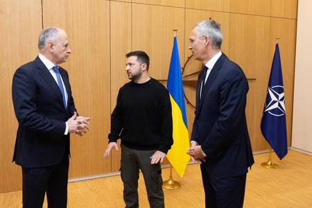 Mircea Geoană l-a primit la sediul NATO pe preşedintele Ucrainei, Volodimir Zelenski: Am discutat despre necesitatea de a mobiliza, prin intermediul statelor membre, capabilităţi suplimentare în zonă, în special pentru apărarea aeriană