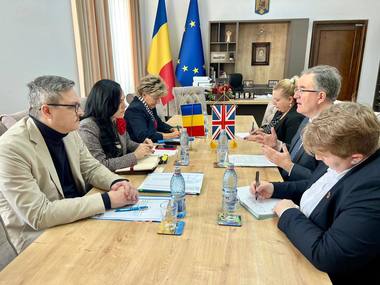 Simona Bucura Oprescu, întâlnire cu ambasadorul Marii Britanii la Bucureşti - S-a discutat despre drepturile de pensie ale cetăţenilor celor două ţări / Comunitatea românească din Regat, una dintre cele mai numeroane, cu peste 1,1 milioane de rezidenţi

