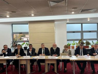 Întâlnire a membrilor Comisiei pentru cultură din Senat cu membrii CA al SRTV - Vlad Pufu a afirmat că se impune o colaborare mai strânsă SRTv- Parlament / Romaşcanu a reiterat ideea separării funcţiilor de preşedinte al CA şi de director general
