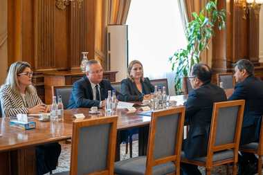 Ciucă, discuţii cu ambasadorul din Kazahstan în România despre dezvoltarea cooperării în domenii precum ştiinţa şi tehnologia din energia verde, industria chimică, educaţie şi tehnologia SMR