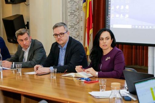 Ministrul Muncii, Simona Bucura Oprescu, negocieri pentru legea salarizării: Ne dorim o lege care să aducă claritate, iar pentru muncă egală plata să fie egală. Va fi introdus un spor lunar care va încuraja performanţa