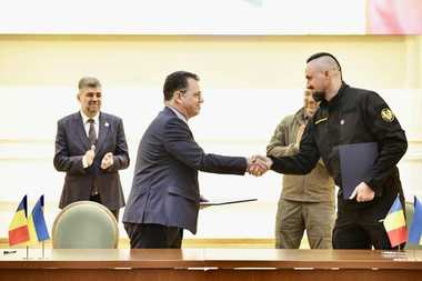 Ştefan Radu Oprea, după vizita în Ucraina: Am semnat şi un memorandum de înţelegere cu ministrul ucrainean responsabil cu industria de apărare / Discuţii cu ministrul de resort despre creşterea relaţiile comerciale bilaterale

