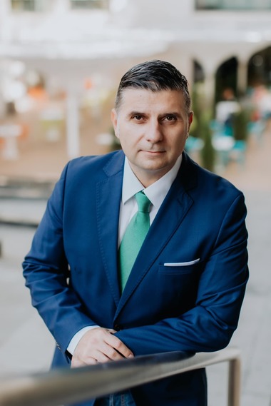 Alexandru Petrescu (PSD): Clotilde Armand se lăuda că a închis terase în plină toamnă, după ce toată vara a tolerat ilegalităţile reclamate de cetăţeni, însă nu şopteşte o vorbă despre faptul că ANPC a închis temporar 89 de locuri de joacă