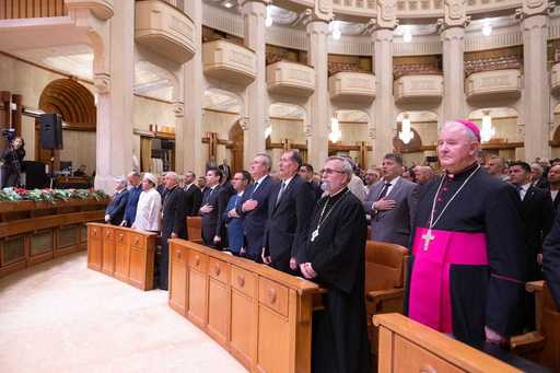 Nicolae Ciucă va sprijini crearea unei capele în incinta clădirii Parlamentului / Preşedintele Senatului a participat, marţi, la Conferinţa „Leadership politic în identitate creştină”