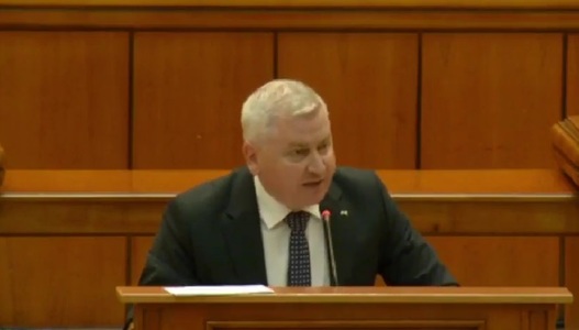 Florin Roman: PNL propune partidelor să desemneze profesionişti, pentru o decizie eficientă în Parlament privind reorganizarea administrativă / Proiectul lui Tudor Benga privind comasarea în 12 judeţe, respins de plen