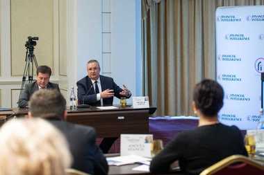 Nicolae Ciucă: Reindustrializarea ţării depinde de asigurarea de către guvern a stabilităţii economice, a unei fiscalităţi predictibile şi de dialogul cu investitorii