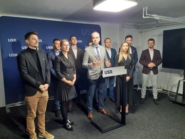 Liderii ieşeni ai USR vor alianţă cu PNL la alegerile locale viitoare, dar fără Mihai Chirica şi Costel Alexe. Senator USR: O formulă cinstită ar fi ca USR să dea candidatul la Primărie, iar PNL candidatul la Consiliul Judeţean
