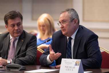 Nicolae Ciucă: Măsura plafonării plăţilor cash trebuie să fie revizuită cât mai curând. În momentul de faţă băncile trebuie să vină şi să sprijine economia românească / Nu cred că cetăţeanul de rând este cel care contribuie la evaziunea fiscală