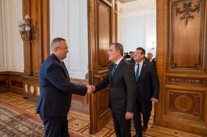 Nicolae Ciucă l-a primit la Senat pe ministrul Afacerilor Externe al Republicii Azerbaidjan: Este necesară operaţionalizarea rapidă a proiectului interconector care va asigura legătura de transport dintre Marea Caspică şi Marea Neagră